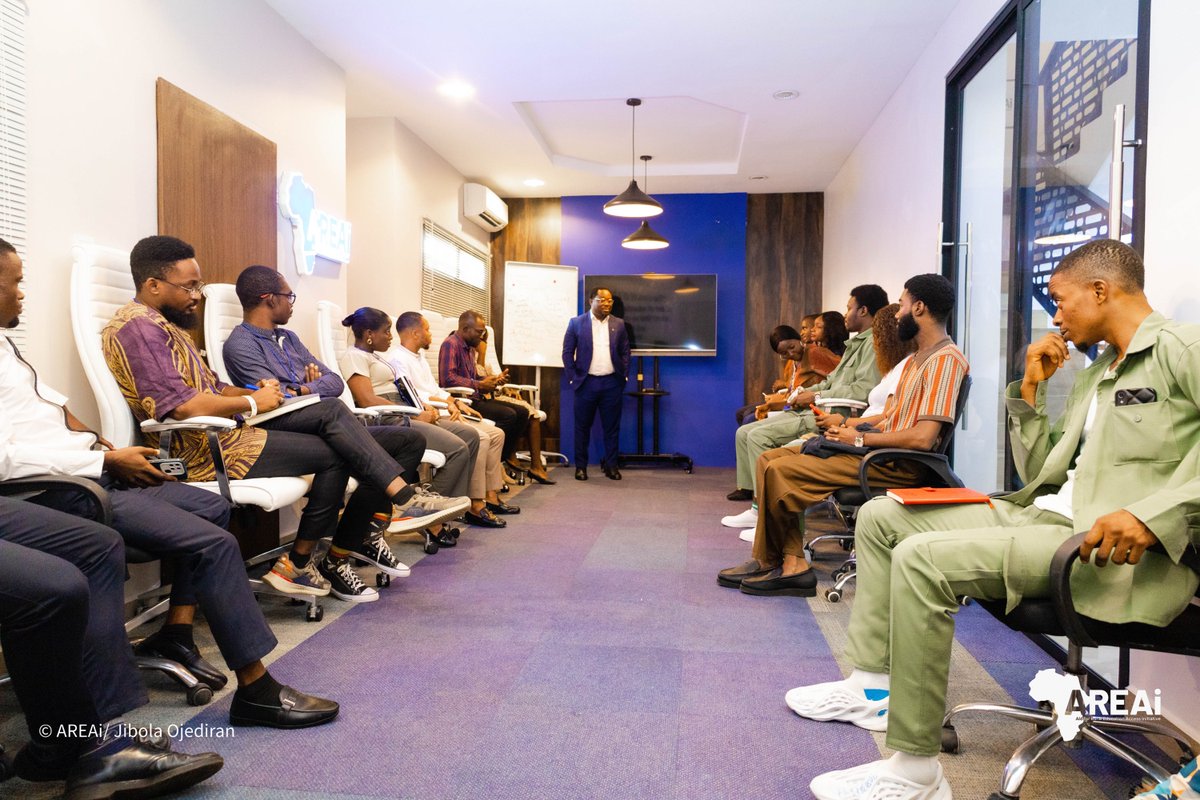 Areai4Africa's tweet image. #Throwback to our first general assembly with the #HumansofAREAi at our brand new DigiHub!
We had such a valuable and productive session with our Chief Executive Director, Prince Gideon Olanrewaju (@LanreShaper ), as we reflected on our journey so far.