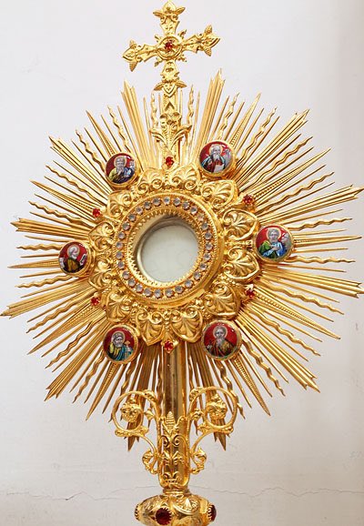 Hoy celebramos 🇩🇴 Corpus Christi, un día de profunda fe y devoción. 🌟🙏 Recordamos la presencia real de Cristo en la Eucaristía, un acto de amor infinito. Queridos digitales que esta celebración nos inspire a vivir con mayor entrega y solidarida. #FamiliaSodomedi