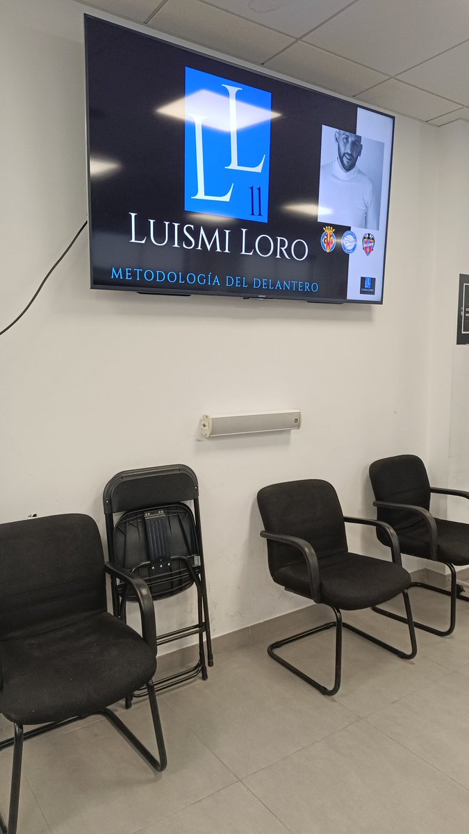 SeptimaParada#Valenciacf#
🟠⚪Paterna
Gracias por la oportunidad de compartir y debatir lo que tanto nos apasiona <a href="/urkocherta/">Urko Cherta Marco</a> 
Muchas gracias por el trato y la sobremesa!! Maravillosa!!

#MetodologiaDelDelantero ⚽🟠⚪💯 
Seguimos formándonos compartiendo conocimientos...