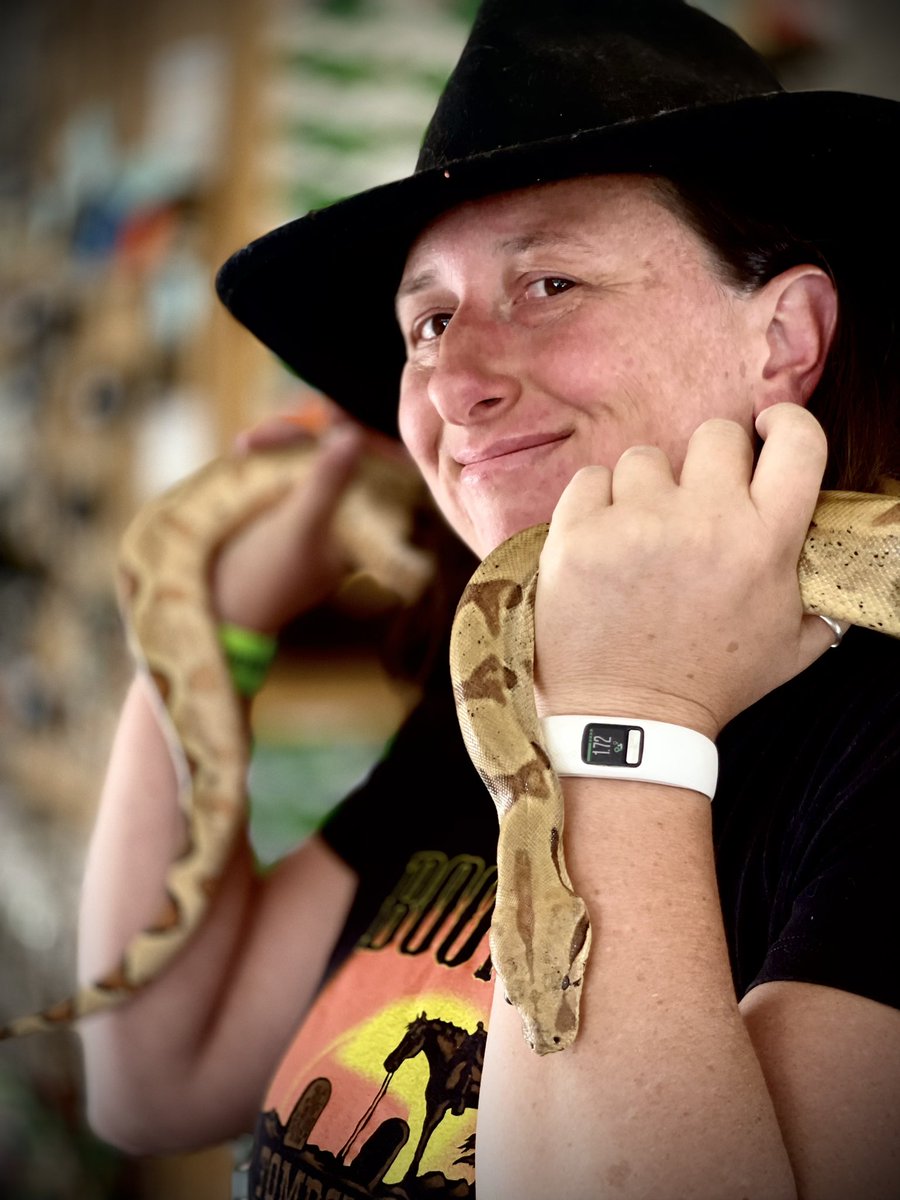 Got me some Red Tailed Boa time with this cutie