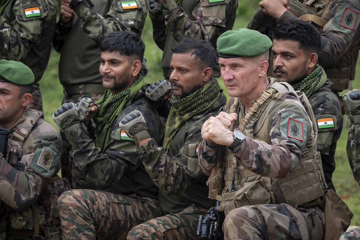 COM6BLB's tweet image. #SHAKTI 2024 [1/6] : Acculturation

Arrivés le 13 mai, les cadres et légionnaires de la #13DBLE avec leurs renforts interarmes du #3RAMa et de la #6BLB, ont développé la connaissance mutuelle avec le partenaire Indien, en vue de parfaire par la suite leur interopérabilité.