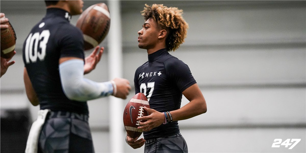 As official visit season begins, here's the latest on more than a dozen of the nation's top 2025 quarterback recruits. ✍️ @TomLoy247 247sports.com/article/colleg… @247recruiting