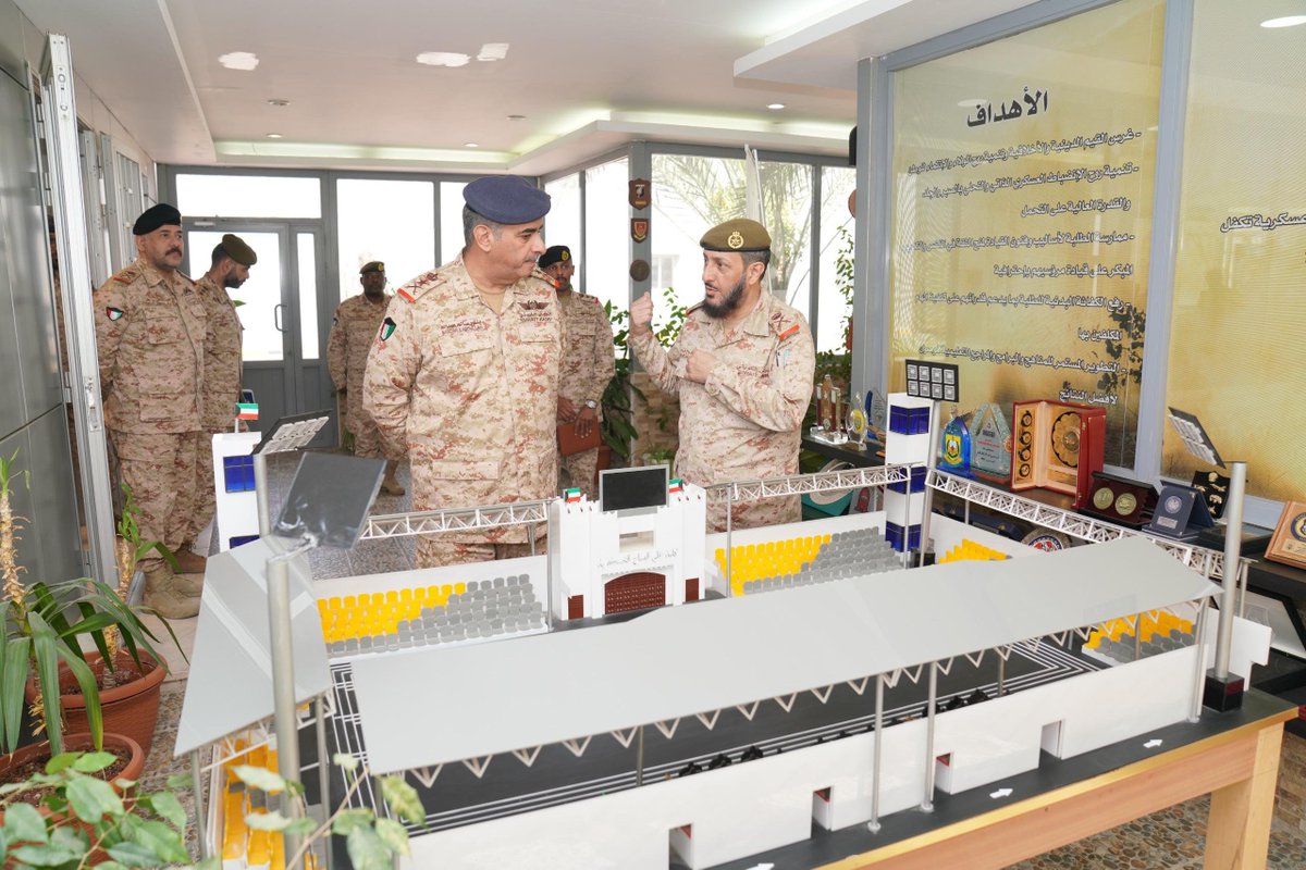 رئيس الأركان: الحرص على رفع مستوى الجودة التدريبية والتعليمية لطلبة كلية علي الصباح

- أكد ضرورة مراجعة برامج كلية علي الصباح العسكرية ومدى مناسبتها للتطور المتسارع في العلوم العسكرية والدفاعية

- الفريق بندر المزين تفقّد الكلية وشدّد على أهمية توفير كل الخدمات في مرافقها