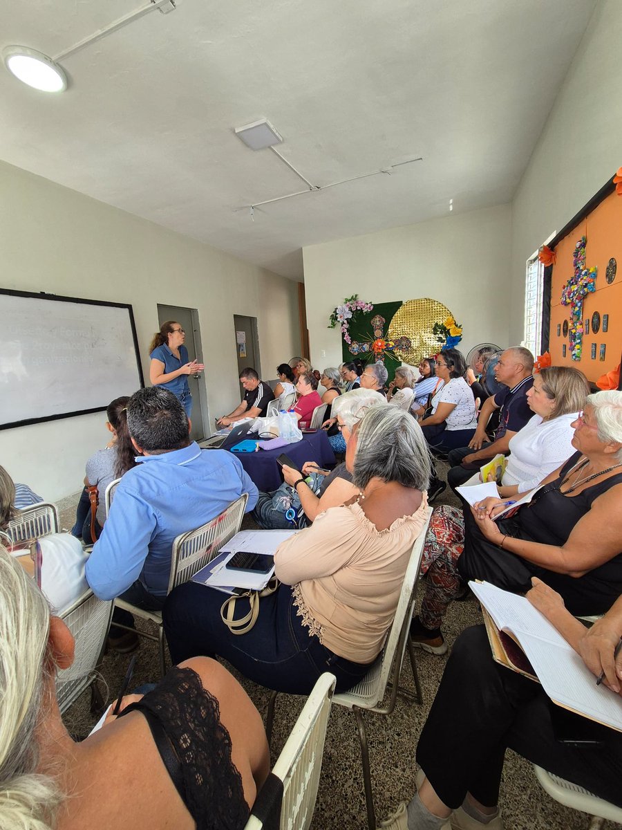 ¡A casa llena en Guatire!
La participación de las organizaciones en nuestro programa de fortalecimiento demuestra lo clave que es la preparación en las labores de atención. 
Esta vez traemos herramientas de:  
📍 Diseño y gestión de proyectos
📍 Derecho a la asociación
Seguimos💪🏼