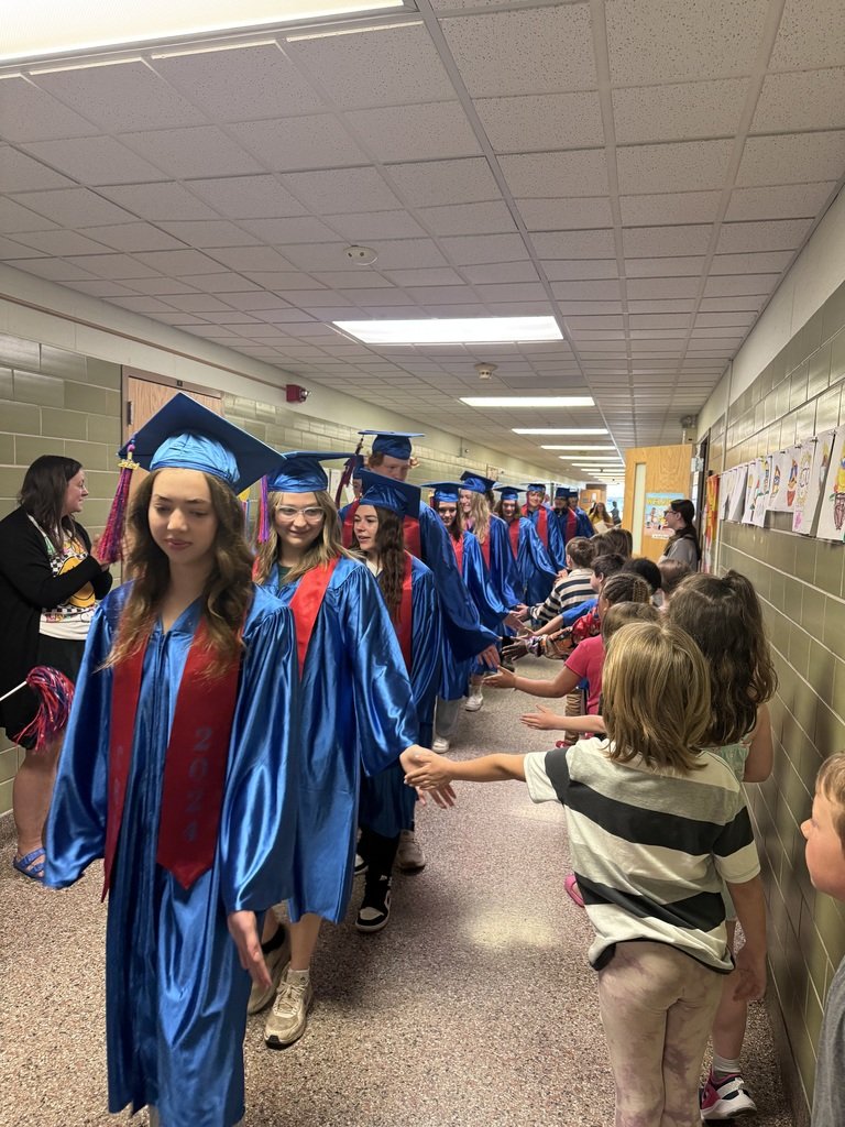 chisholmmn695's tweet image. The students and staff at the Vaughan Steffensrud love when the seniors walk through the halls on the last day of school!
Good Luck to all of you on your next chapter!
#BluestreakPride💙♥️