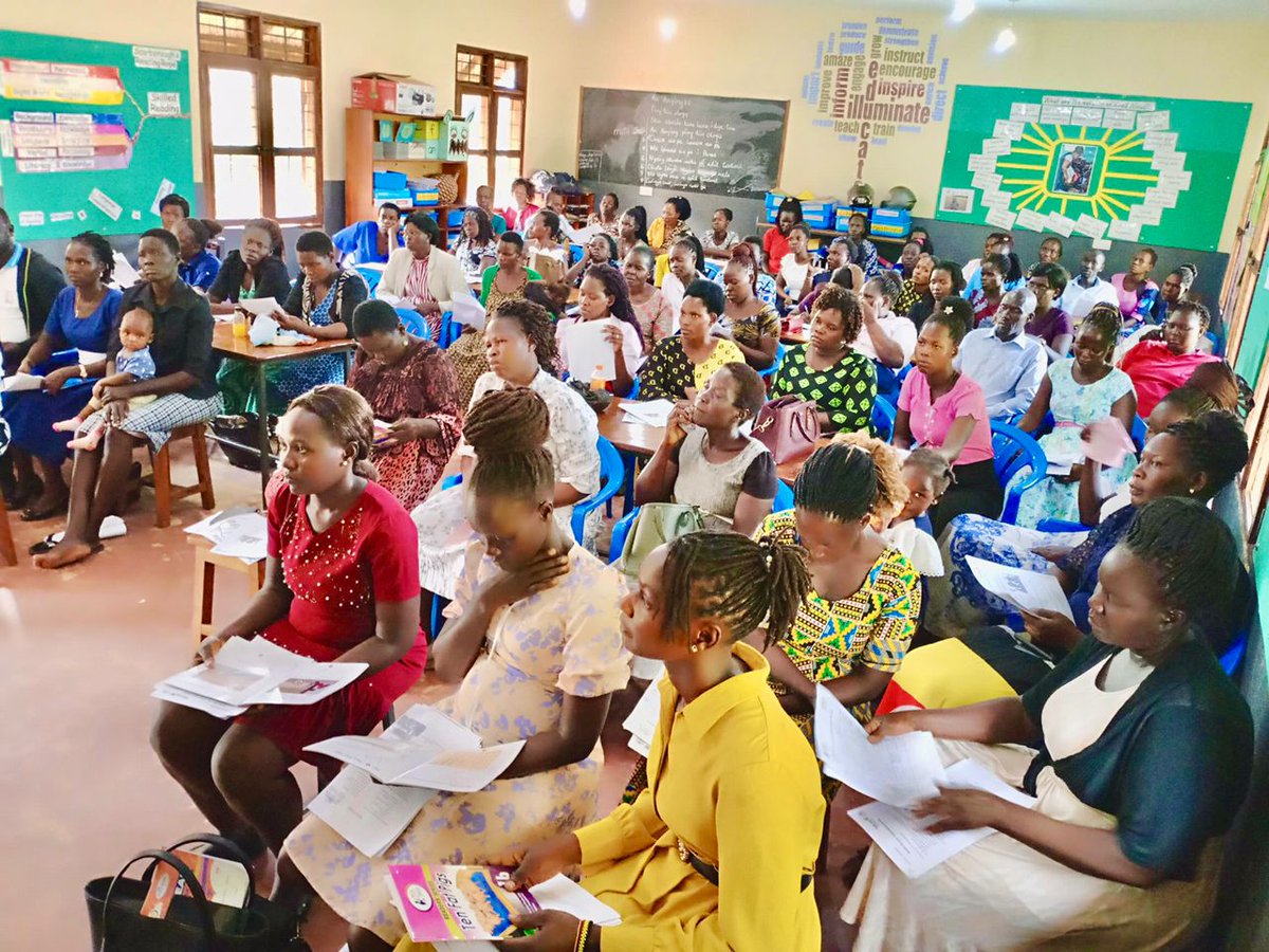 readforlifeug's tweet photo. 📚✨ Today, our mobile library team engaged over 65 teachers from various schools enrolled in the mobile library program. The focus was on enhancing read-aloud, guided reading, and independent reading techniques to benefit our young readers who lack sufficient reading materials. https://t.co/1wD2vva7Li