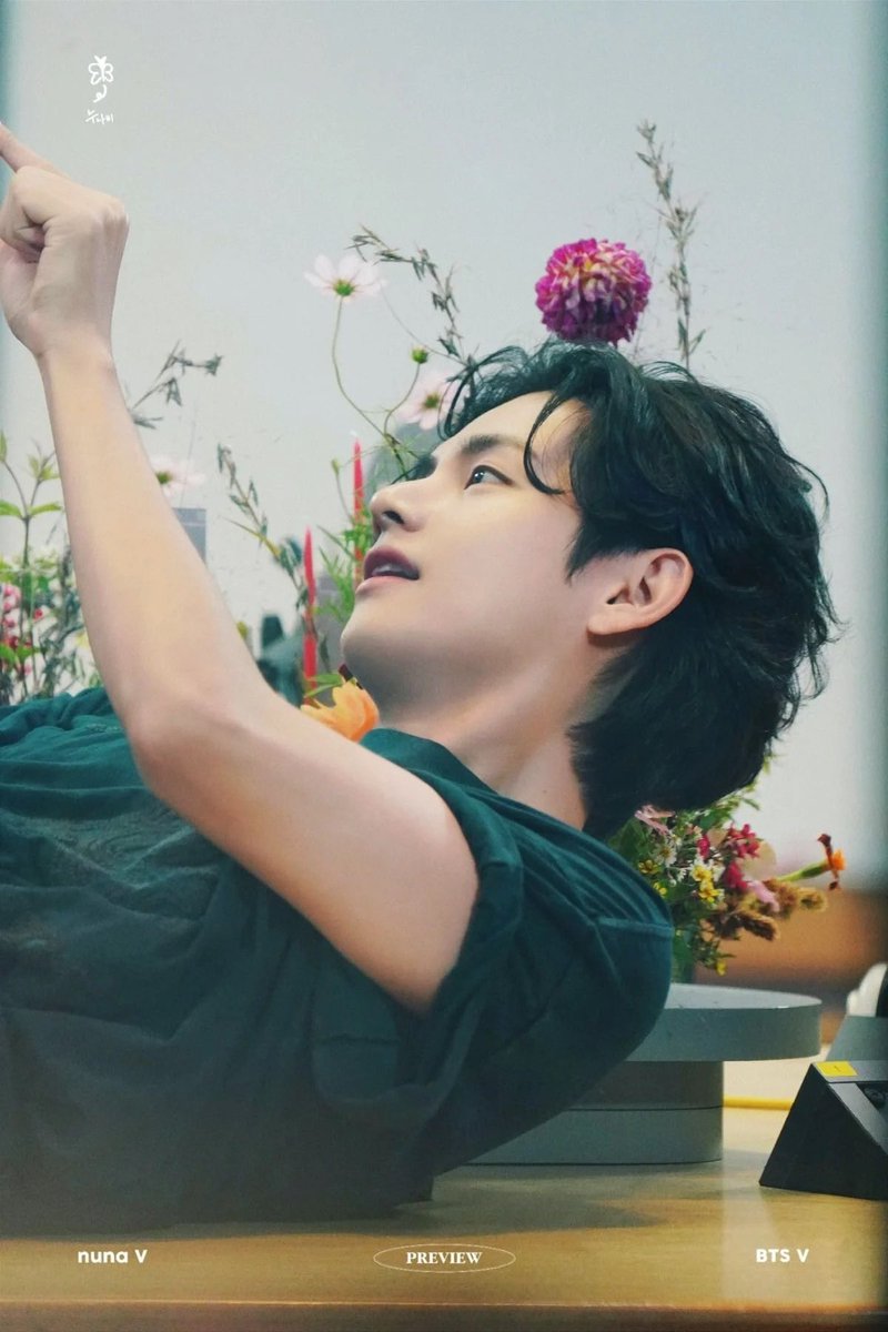 We're voting for #Layover as #AlbumEpInternacional &amp; #V for #ArtistaAsiatico at the #SECAwards 2024