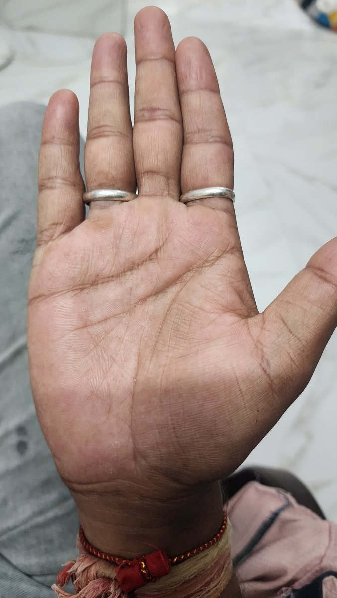befikrChoudhry's tweet photo. कोई एसा ज्ञानी विद्वान है जो मेरे हाथ को देख कर मुझे Accuratly मेरे बारे मे बता सके
#Astrology
#Falm
#Falmistry https://t.co/J5M8VW2ewC