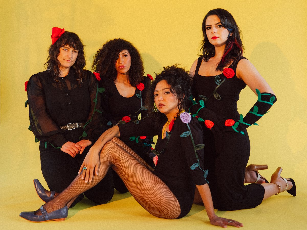 La Luz tell us about their favorite space & supernatural songs and how they influenced new album 'News of the Universe' brooklynvegan.com/la-luz-tell-us…