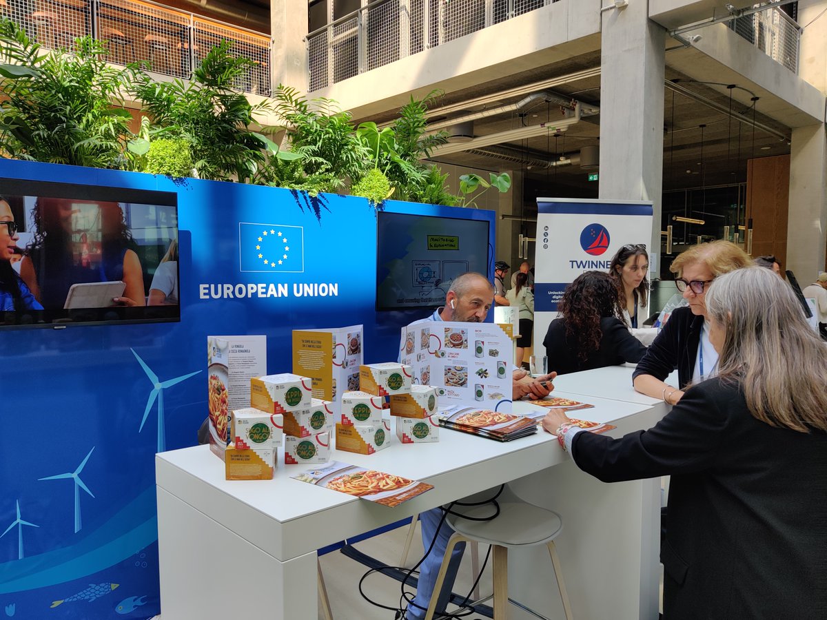 Algae, Blue careers, Green shipping, Maritime Spatial Planning, Offshore Renewables were featuring today at the #EU Stand at #EMD2024 Did you miss them? Look them up👇 #EU4Algae @eMSPproject @TwinnedbyStars @NSWindPowerHub Next BlueGeneration and BOUTCAR projects