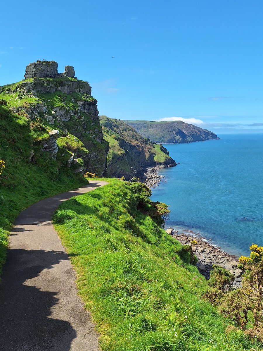 From Porlock Weir to Valley of Rocks, Dunkery or Selworthy beacon. Find routes and inspiration to round off #NationalWalkingMonth and enjoy the weather🌞
exmoor-nationalpark.gov.uk/exmoor-for-eve…

Purchase water and tear resistant route guides at our @ExmoorNPCs or online shop.exmoor-nationalpark.gov.uk