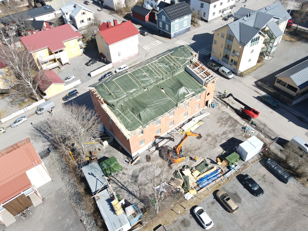 The construction site near the <a href="/univaasa/">University of Vaasa</a> #palosaari campus is progressing rapidly and will be completed latest end of 2024.
Learn more in this factsheet: lnkd.in/dHqaqAbT
#studenthousing #rakentaminen #energiatehokkuus  #VOAS #energyefficieny 
Picture: Julio Serrano