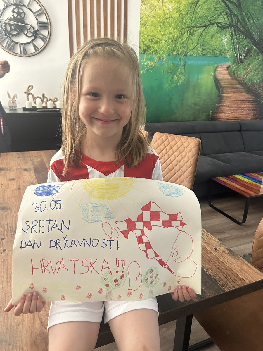 MateaCoric's tweet photo. Sretan Dan državnosti! Kako ga građani obilježavaju više večeras u Dnevniku 
@DNEVNIKhr ❤️ https://t.co/rx9q8SVICq