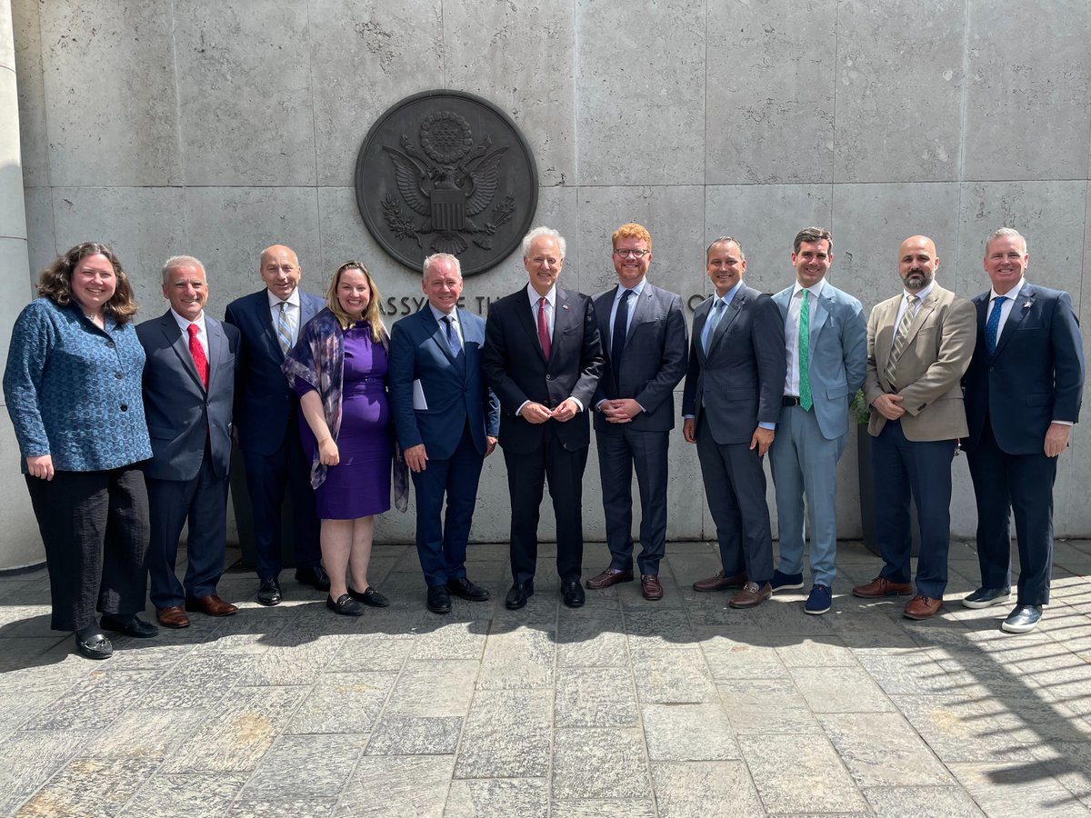 Excellent meeting with clean energy company @VicinityEnergy, Massachusetts lawmakers, and business leaders to discuss collaboration opportunities between Massachusetts and 🇩🇰.  Vicinity Energy is building what will be the largest heat pump complex in the 🇺🇸. #Sustainability