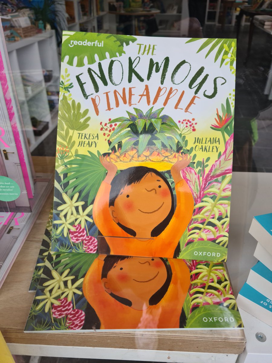 OUPPrimary's tweet image. Today at Caper Books in Oxford @theapy hosted an event for her book, The Enormous Pineapple🍍, part of the #Readerful series 📖. Congratulations to Teresa for a wonderful event.