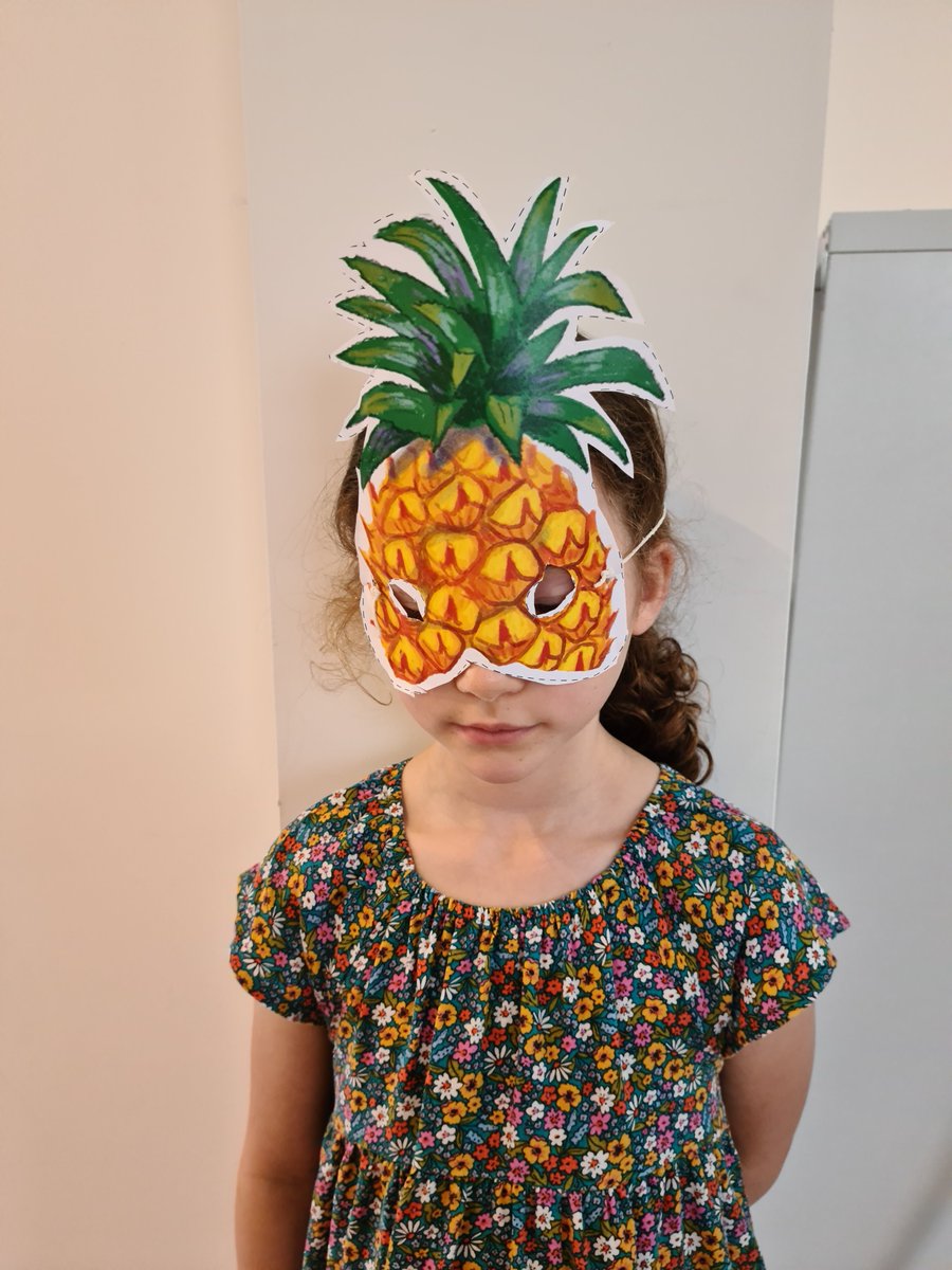 OUPPrimary's tweet image. Today at Caper Books in Oxford @theapy hosted an event for her book, The Enormous Pineapple🍍, part of the #Readerful series 📖. Congratulations to Teresa for a wonderful event.