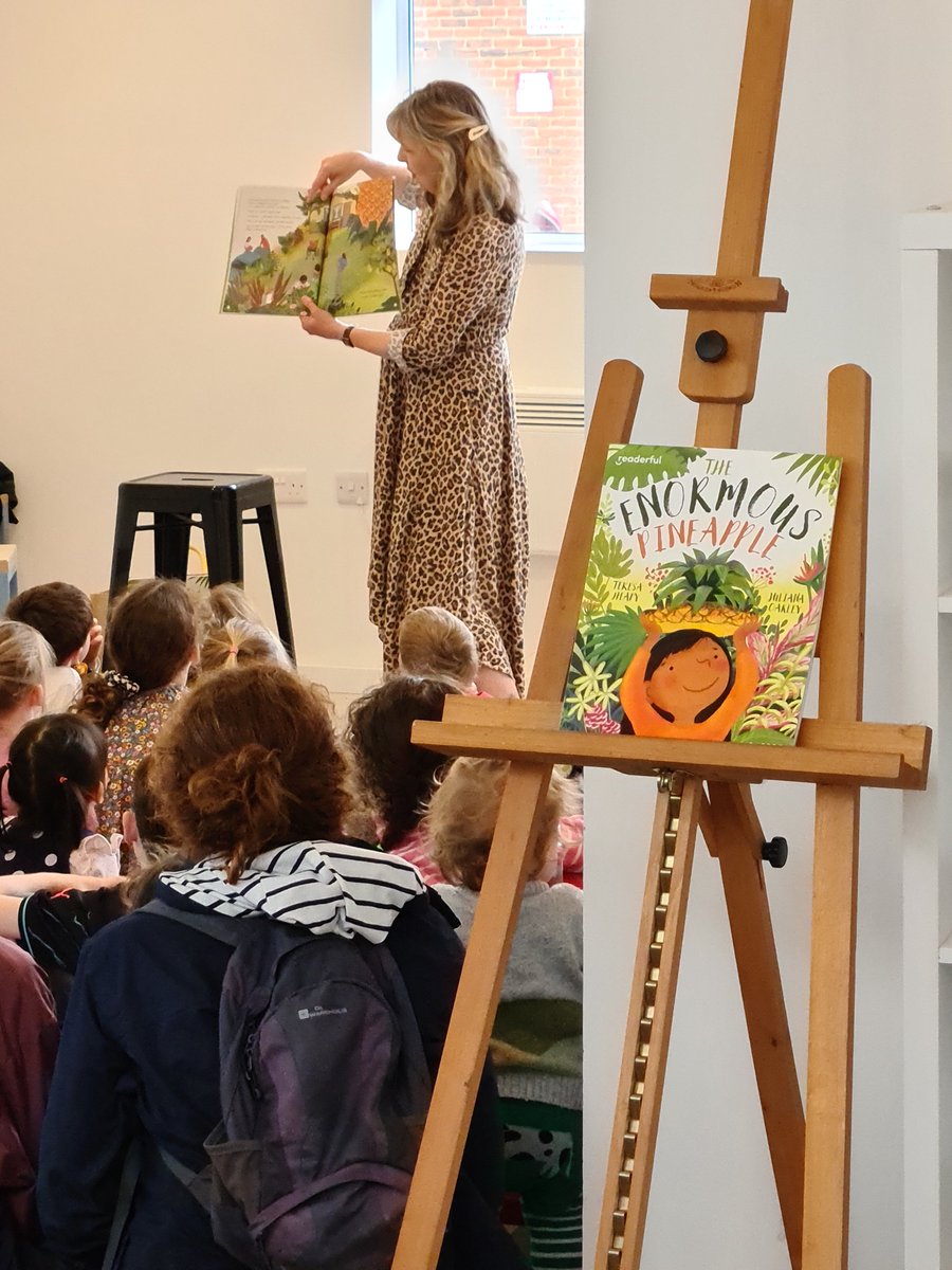 OUPPrimary's tweet image. Today at Caper Books in Oxford @theapy hosted an event for her book, The Enormous Pineapple🍍, part of the #Readerful series 📖. Congratulations to Teresa for a wonderful event.