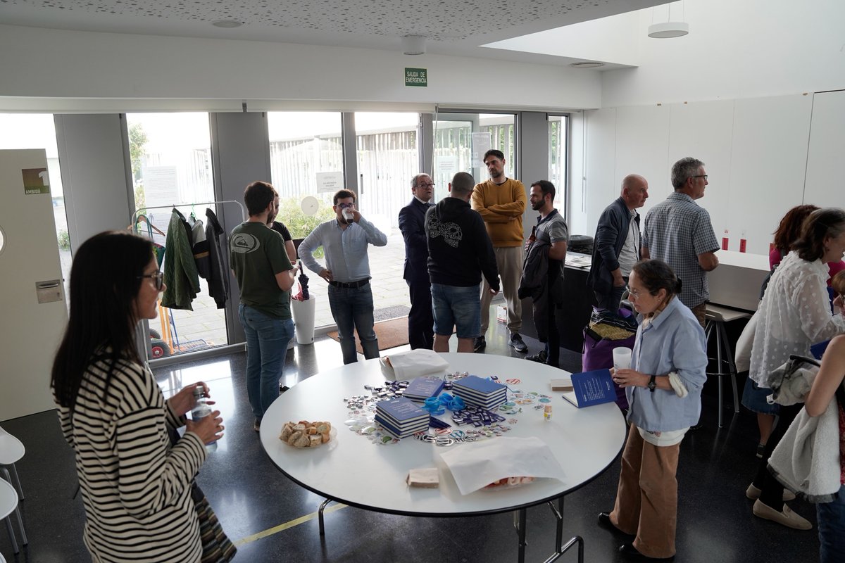 Teníamos muchas ganas de compartiros las fotos de la meetup Ferrolterra WordPress del viernes pasado y... ¡aquí están! 
Cortesía de Estevo Barros (síguelo en IG), nuestro fotógrafo oficial.
Esperamos que os gusten ❤️
En breve comenzamos a daros pistas para junio 🖍