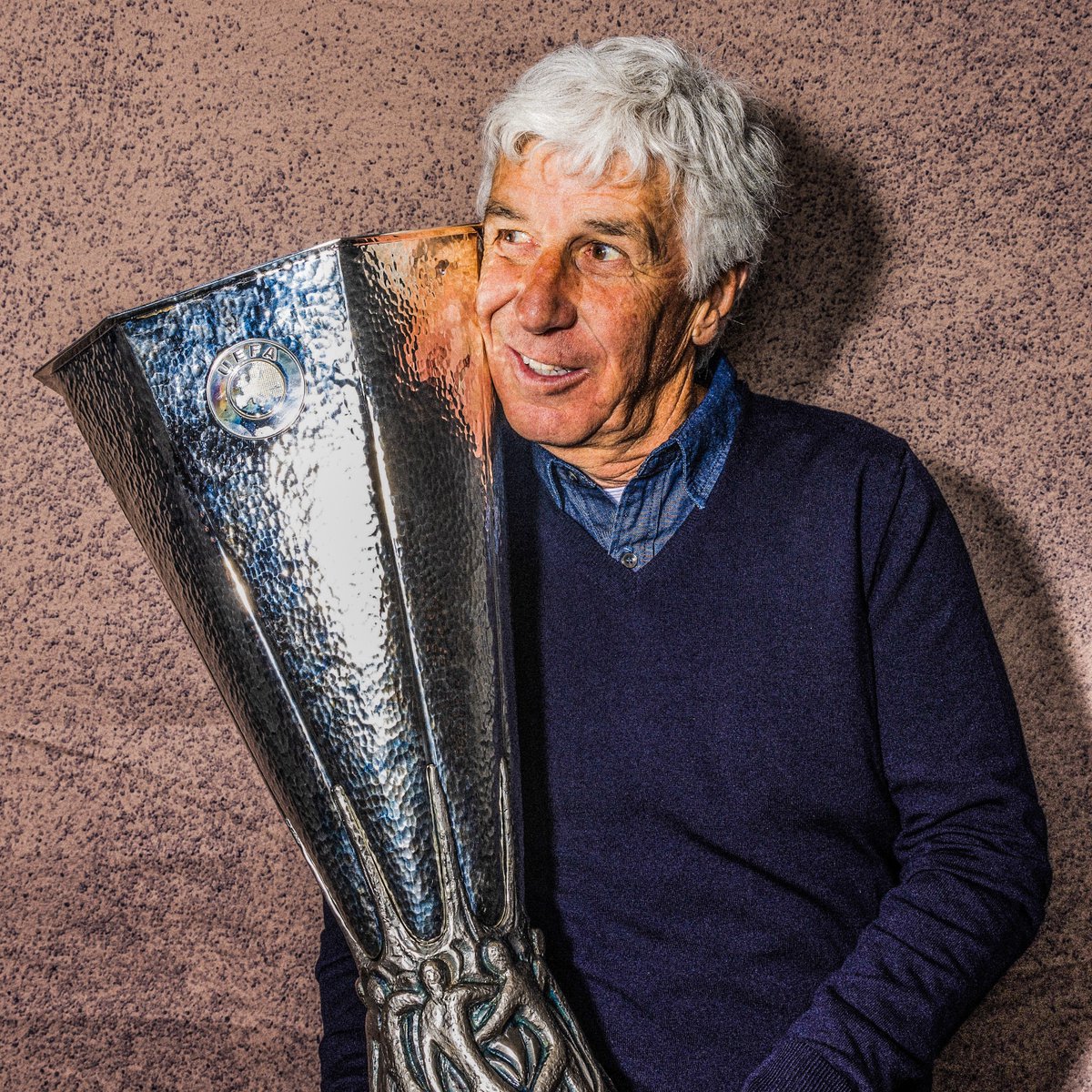 🇪🇸 Mendilibar: oldest coach to win #UECL 🇮🇹 Gasperini: oldest coach to win #UEL One thing in common with both managers, a European competition was their first trophy won.