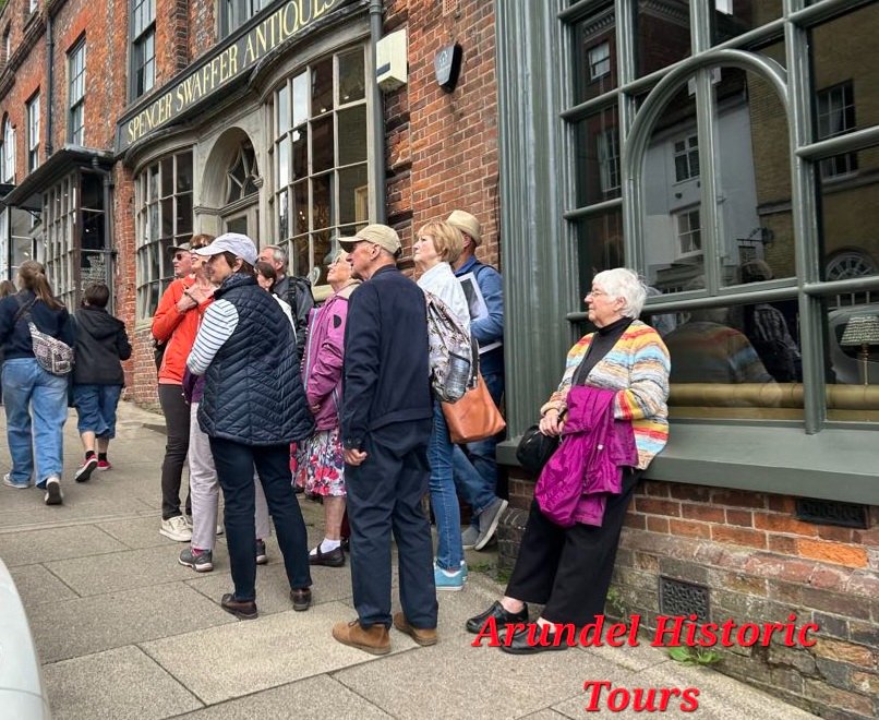 3 Tours today, East Dorset Heritage Trust Group, having a day in Arundel. Corpus Christie today and tomorrow at the Cathedral. Around 30 coaches coming through the day, most drivers spoken to about our Meet and Greet service. Lady Karen on wing duty and photo's
#CoachHoliday