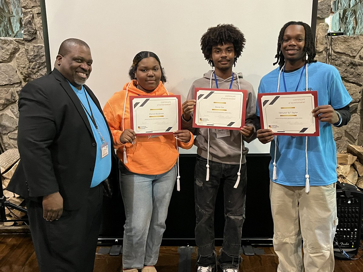 Congratulations to these #SCSDSeniors who were recognized for their service and involvement on the Superintendent’s Student Cabinet. These students from @syracuseITC @CorcoranCougars and @NottinghamSCSD received certificates on Wednesday. #SCSDSuccess #SCSDCareerReady