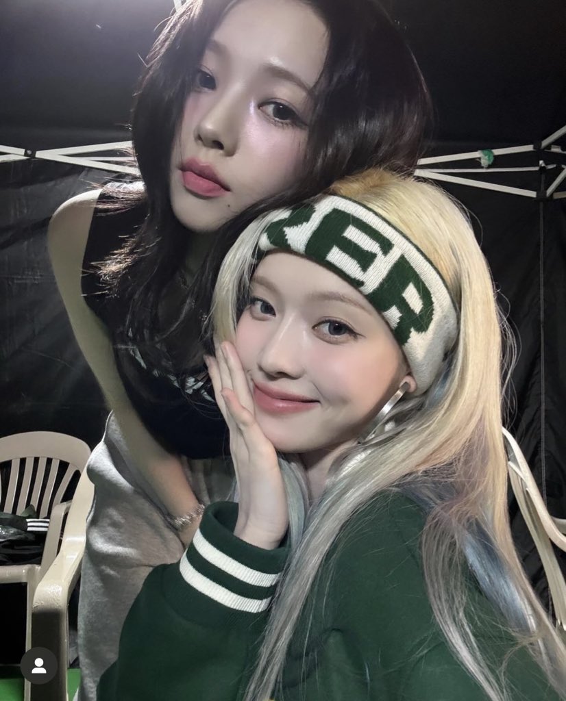 mugstz's tweet image. คนที่วิ่งไปตามรถเมลจนทันแล้วแกล้งควักเหรียญช้าๆเพื่อรอเรา คนที่แอบไปกินอาหารอร่อยๆตอนดึกแล้วดูพระอาทิตย์ขึ้นตอนเช้าด้วยกัน คนที่สอนกินแอลกอฮอล์คนแรก คนที่แกล้งให้งอนบ่อยๆ คนที่ชอบชมว่าน่ารัก คนที่ชอบตามใจทุกอย่าง  ในวันนั้นน่ะเป็นสิ่งนั้นแล้วในวันนี้