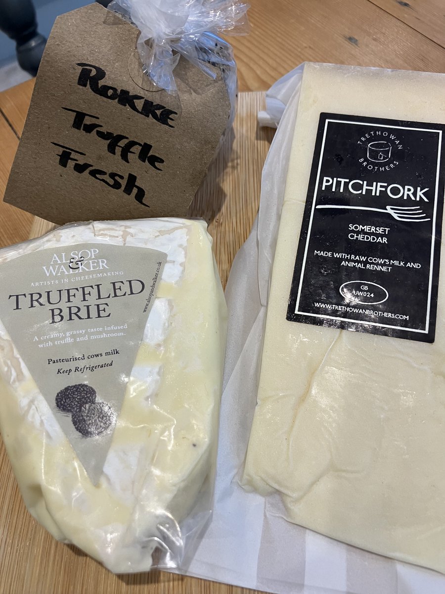 The trend started by @JoeBangles11 & @ardenpaul4 continues by posting my Truffle Thursday cheeseboard.... tasty Rokke Fresh Truffle from @CornishJack_ Luscious Truffle Brie by @alsopandwalker and Pitchfork Cheddar from @trethowanbros. Tonight is going to be a flavour explosion!