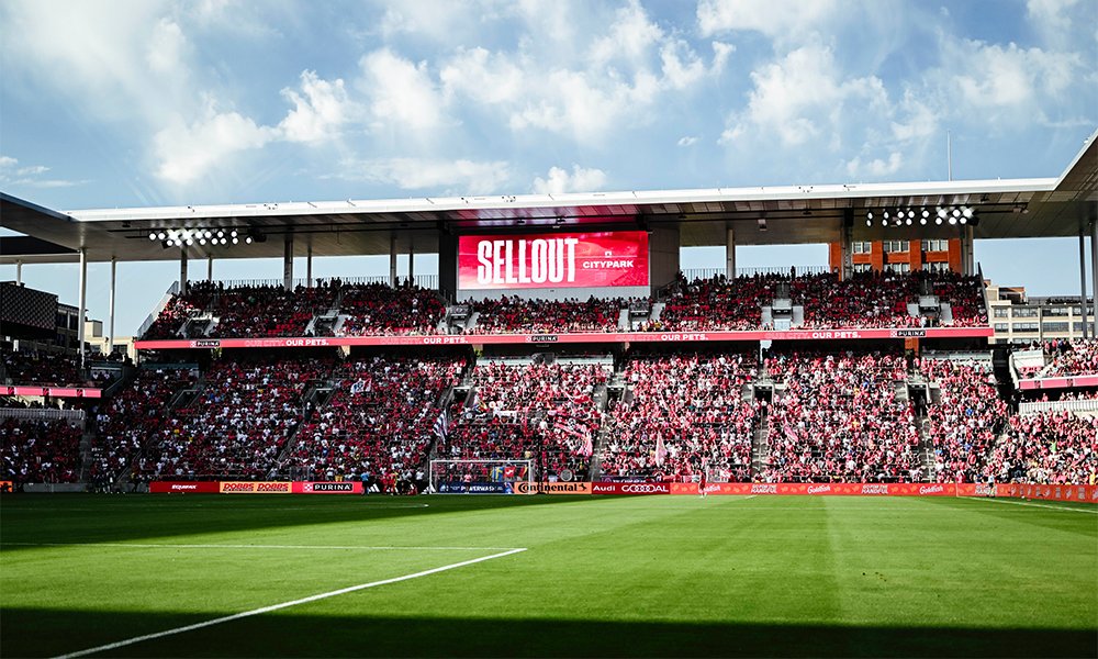 #Samsung & @stlCITYsc have teamed up to transform the stadium with 375 Samsung TVs, 3 large video walls, 360° LED ribbon boards & 2 primary video scoreboards. Read how Samsung is elevating the fan experience with its first Major League Soccer partnership: smsng.news/3R7V38D