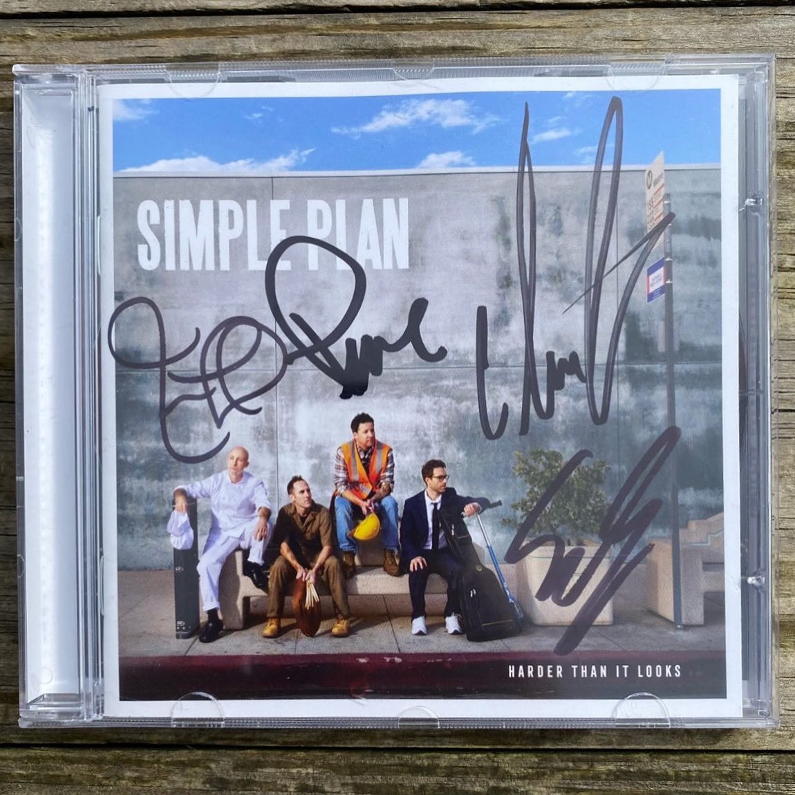 spbrazil's tweet photo. O álbum “Harder Than It Looks” autografado está disponível a pronta entrega para todo o Brasil!

🔗 https://t.co/pktrsGpKUE https://t.co/kSlSBytmJV