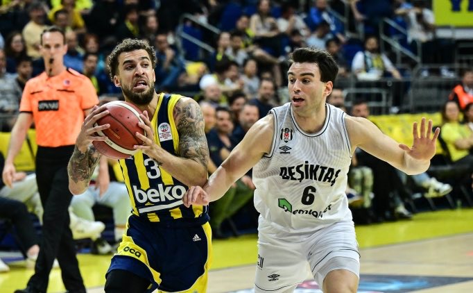 Türkiye Sigorta Basketbol Süper Ligi'nde derbi heyecanı yaşanacak.

Fenerbahçe Beko, yarı final ilk maçında Beşiktaş Emlakjet'i ağırlayacak. İki takım arasında saat 20.30'da başlayacak mücadele beIN Sports 5'ten yayınlanacak.

Eşleşmede 3 galibiyete ulaşacak takım finale