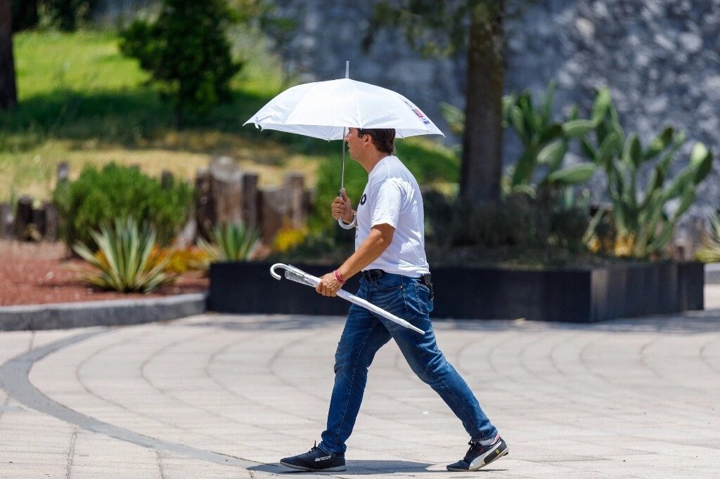 Junio empezará con pocas #lluvias y altas temperaturas, prevén especialistas El @conagua_clima señaló que la tercera #OndaDeCalor seguirá el fin de semana y se podrían superar 40 grados Celsius en 27 entidades. bit.ly/3V1DsR8