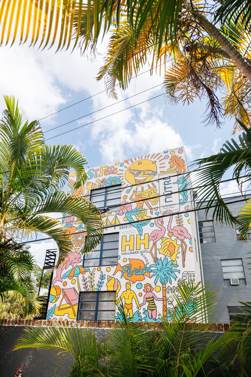 We are OBSESSED with this new mural by @mrchadmize at the Hollander Hotel 😍 

We can’t get over the dreamy #StPete vibes!