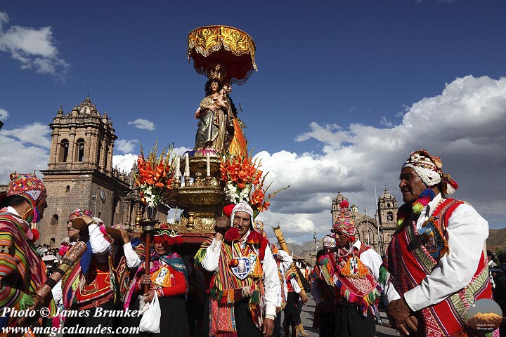 One from the archives of the #CorpusChristi celebrations in #Cusco #Peru, this and more available here: james-brunker.pixels.com/art/corpus and magicalandes.com/-/galleries/pe… #AYearForArt #BuyIntoArt #Cuzco #prints #religion #festivals #culture #Catholics #colors #colours #religious #travel