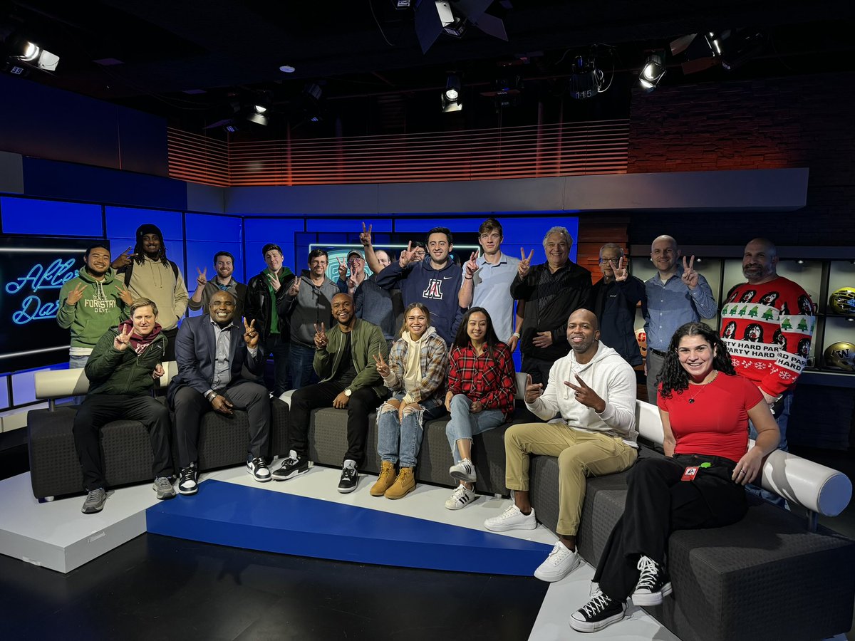 Last day with the <a href="/Pac12Network/">Pac-12 Network</a>. Beyond thankful for an incredible 3 years with amazing people. 

I can easy say it’s the best job I’ve ever had! 

Cheers to you <a href="/pac12/">Pac-12 Conference</a> 🍻