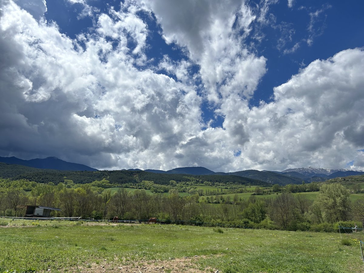 🌦️ Estem davant d'un cap de setmana de sol però, també de ruixats intensos. Els ets i uts del temps i la resposta a la teva petició, aquí
🔊 ccma.cat/3cat/quin-temp…