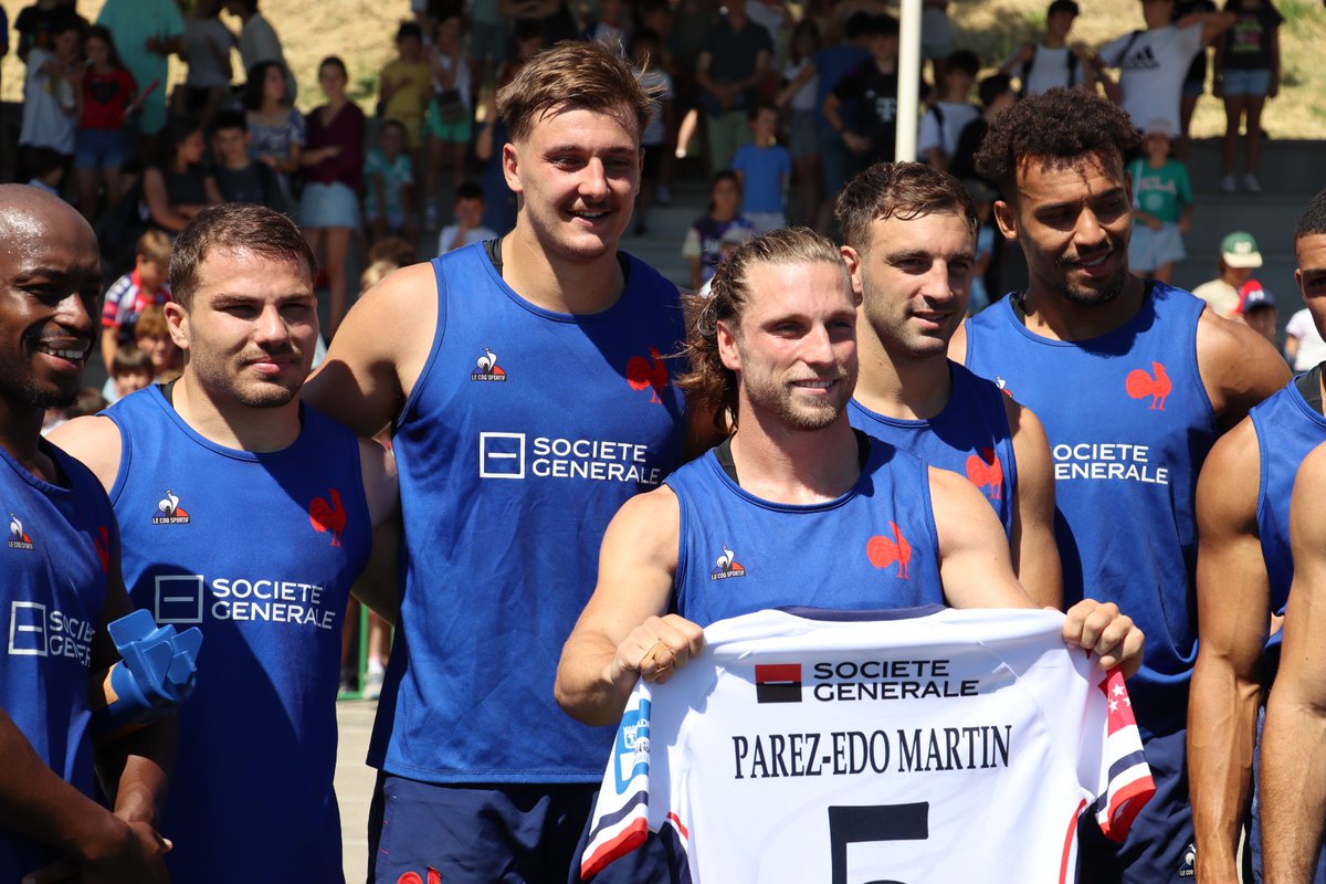 [RUGBY] Ambiance électrique aujourd'hui au LFM ! Nous recevions l'équipe de France masculine de rugby à 7 et, parmi elle, notre ancien élève <a href="/StephenParez/">Stephen Parez</a>
🐓 Allez les Bleus ! <a href="/ffrugby/">FFR</a> <a href="/SVNSSeries/">HSBC SVNS</a> <a href="/aefeinfo/">AEFE</a> <a href="/france_espagne/">La France en Espagne 🇫🇷🇪🇸</a>