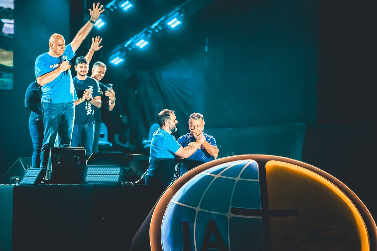 Cerca de 20 mil jovens de oito países da América do Sul estão participando da conferência #Maranata, que acontece em Brasília (DF) nos dias 29 de maio a 1º de junho. Veja imagens da abertura do evento.