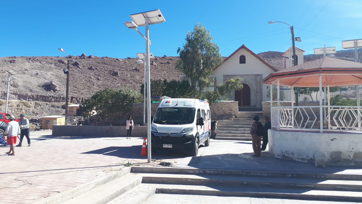[🚐CivilMóvil] Hoy estamos atendiendo en el pueblo de #Limaxiña (comuna de #Huara) junto a @DPPTamarugal y los servicios públicos de #Tarapacá, para que la comunidad pueda renovar documentos y realizar todas las consultas sobre sus trámites.