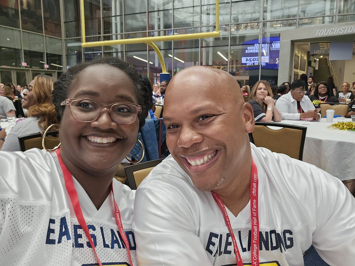 FCulverson's tweet photo. Learning, growing and and being GREAT Together!!!! # hcsWe are missing @DrKeshaJones1 @KindraTukes  but enjoying the experience with
@MrArnoldtheGol1 @RWilliams_EDS https://t.co/jXtKizvcJu