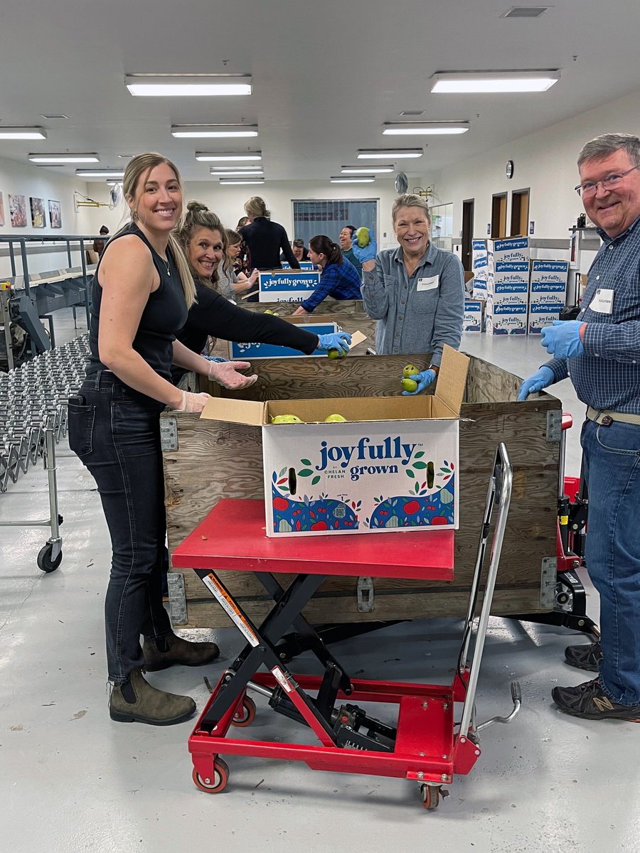 NorthwestBDA's tweet photo. NWBDA had the delightful opportunity to have several of our staff volunteer at 2nd Harvest Food Banks in Spokane, WA! 

Our team members were eager to contribute their time and energy to support their community. It was a day of hard work, but also immense fulfillment and joy. https://t.co/EuhcJ1aZGh