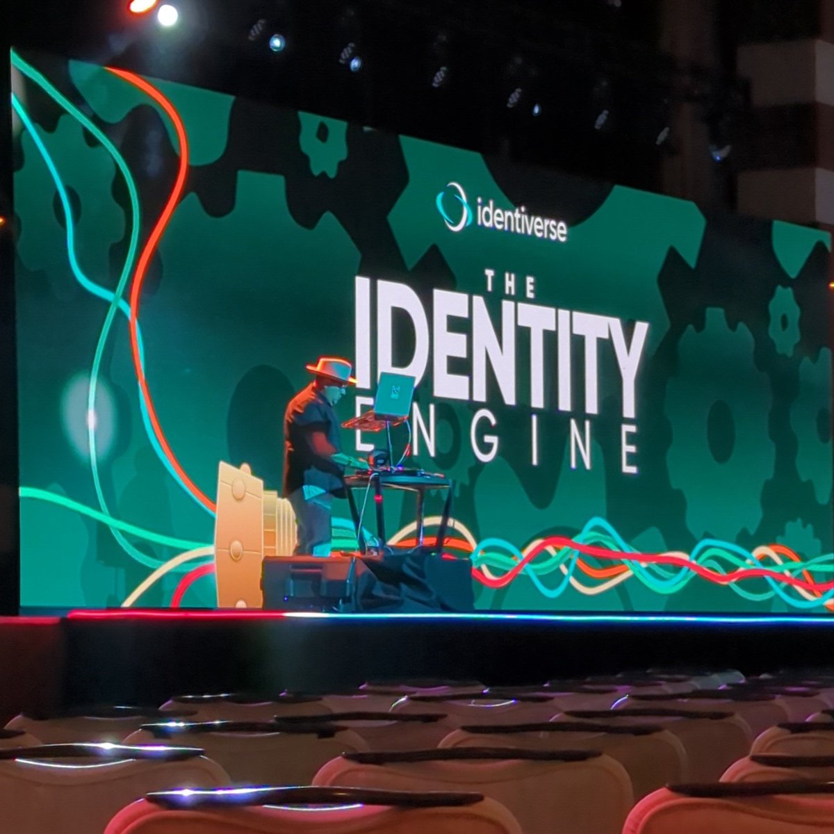 lcbuilt12's tweet image. #Identiverse Day 3 #GoDJ🎧