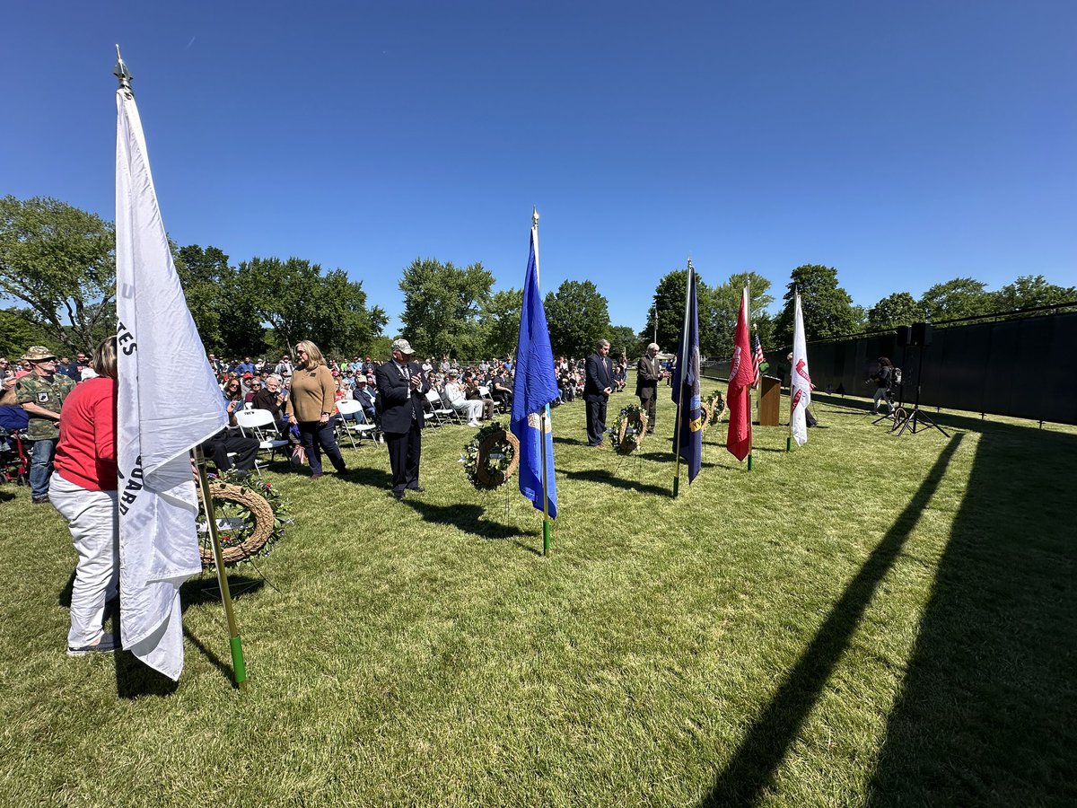 Humbled and honored to place a wreath at “The Wall That Heals” in #Hartland this morning. The 375ft long Vietnam Veterans Memorial replica is on display in Nixon Park through 6/4. More than 58k names are etched on the wall, 67 from #WaukeshaCounty 3 from Hartland, all who paid