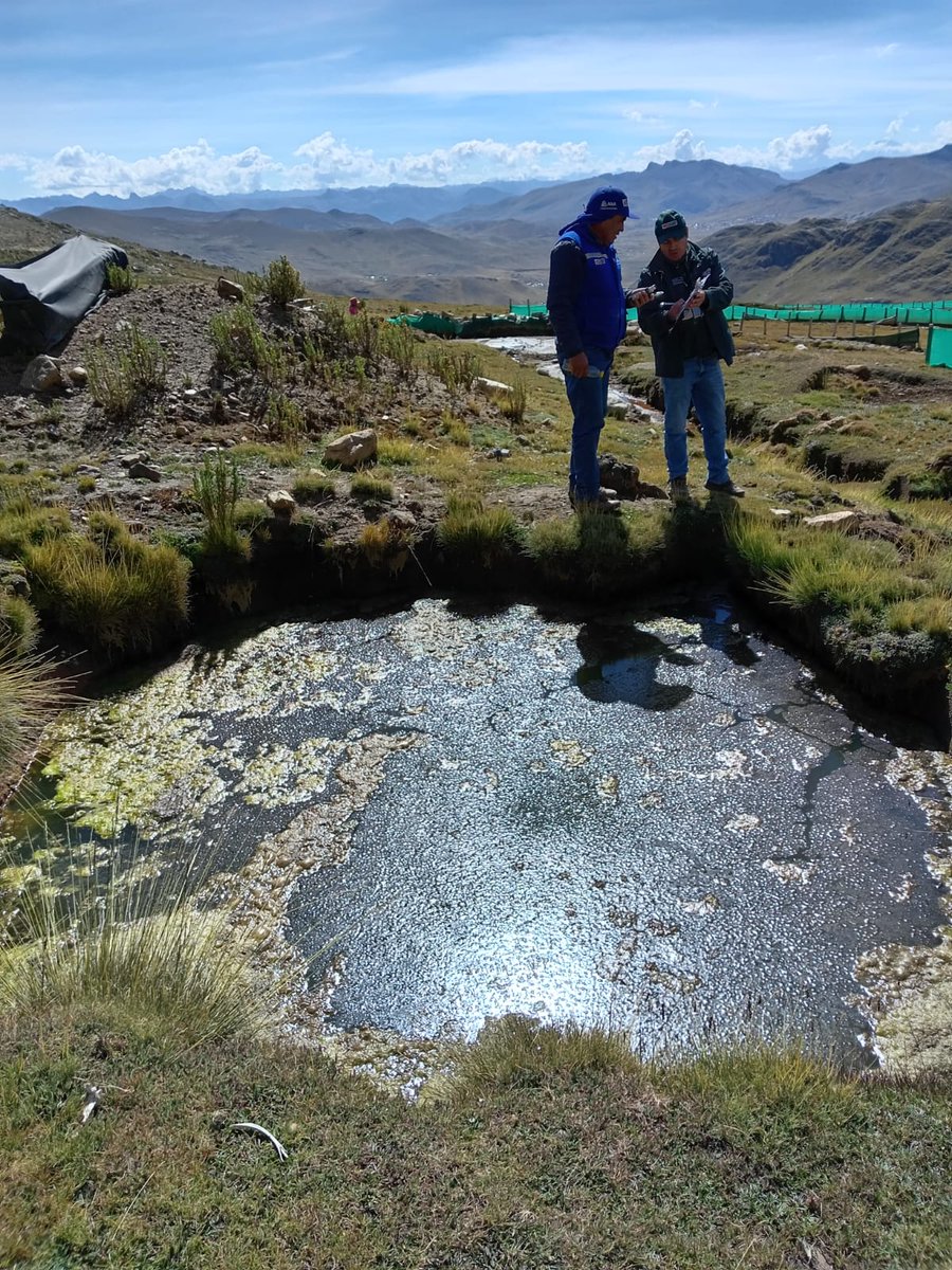 jfowks's tweet photo. Ayer encontraron cuerpos de agua contaminados por las operaciones de minera Las Bambas en Pichaqani Nueva Urbanización de Huancuire, faldas del tajo Chalcobamba, Apurímac. Hubo represión policial contra comuneros y hoy continúa 1/2 https://t.co/oKQRxmUTK2