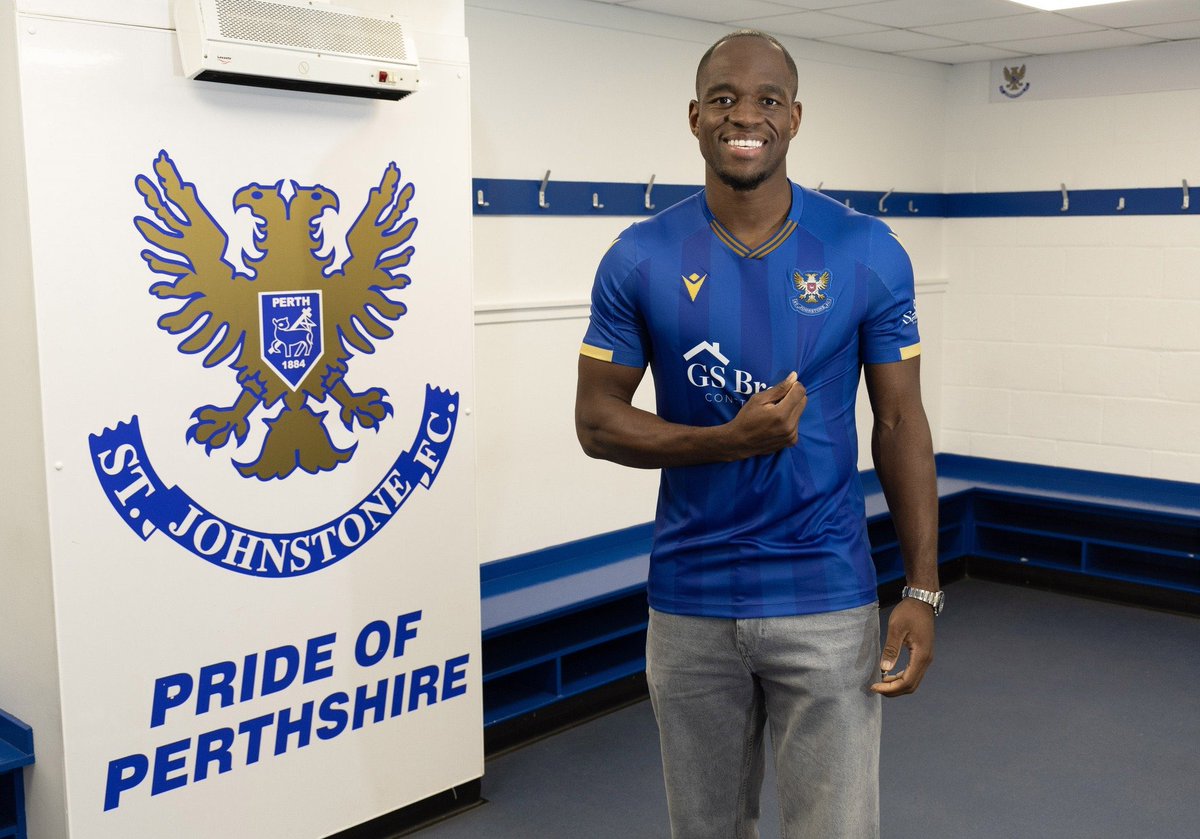 TheShirtUnion's tweet image. 🟦| @StJohnstone Home 24/25

Smart home shirt offering from @MacronSports with a subtle striped effect running through the blue base.

Gold/yellow trim completes the look.