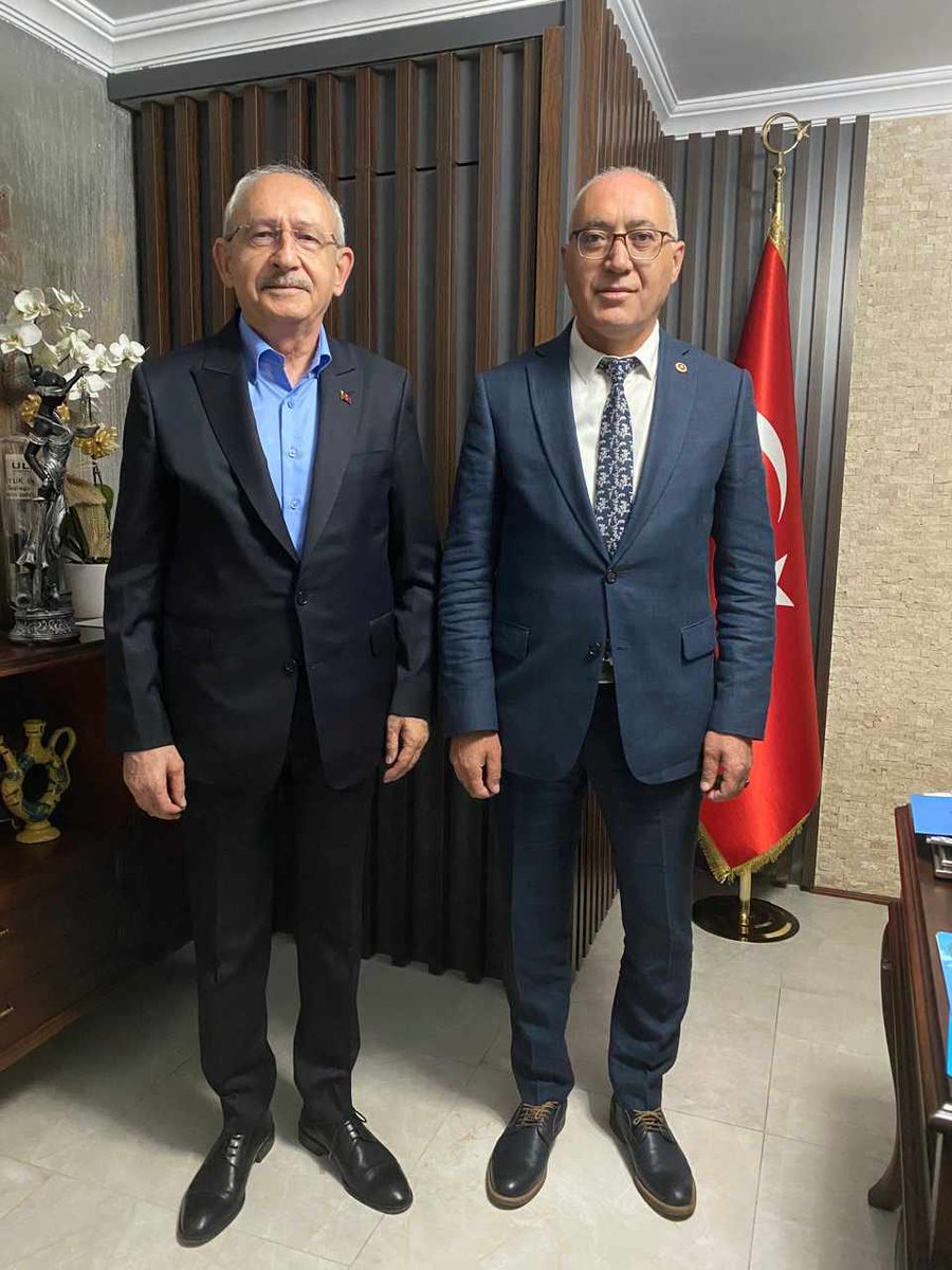 Cumhuriyet Halk Partisi 7. Genel Başkanı Sayın Kemal Kılıçdaroğlu’nu ziyaret ettim. Gündeme dair ve ülkemizin içinde bulunduğu durumla ilgili değerlendirmelerde bulunduk. 
Kendisine hoş sohbetleri ve misafirperverliklerinden dolayı çok teşekkür ediyorum.