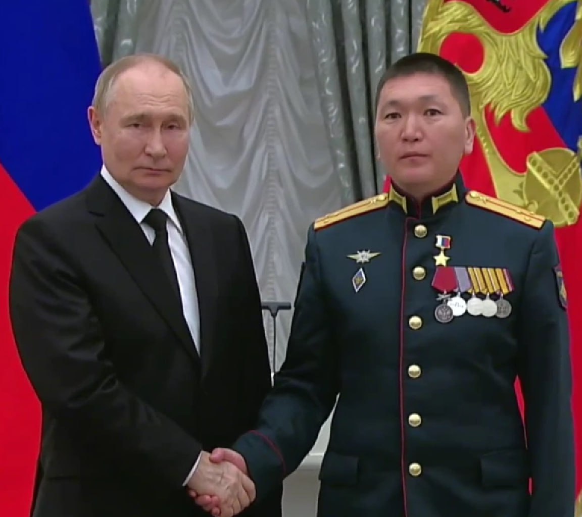 #Putin presented the Star of the Hero of #Russia to the officer of the brigade that organized a concentration camp for civilians during the occupation of the #Chernihiv region During the occupation, the Russian military held 350 residents in a school basement for almost a month