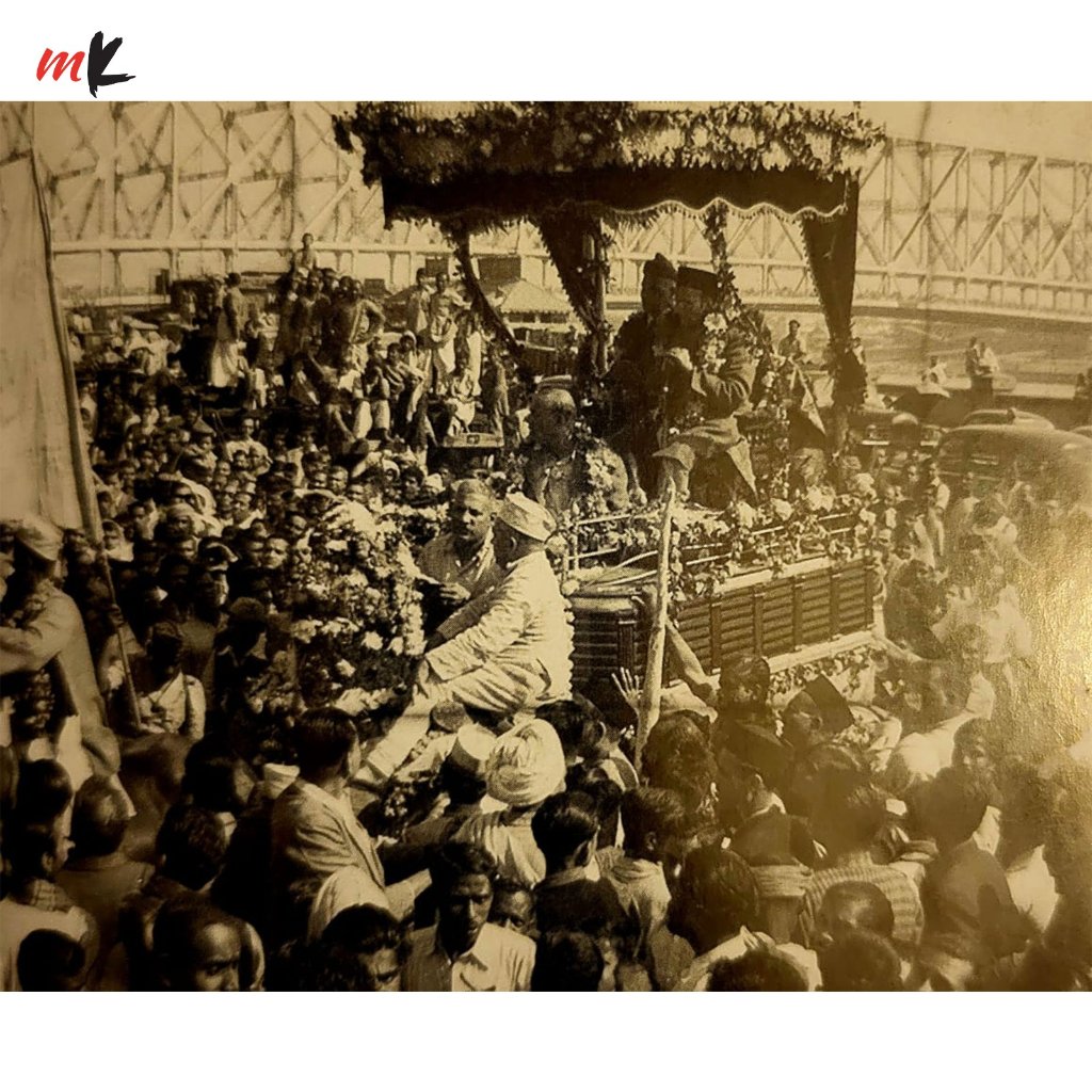 TT_My_Kolkata's tweet image. After his unconditional release in 1937, Savarkar came to Calcutta in February 1939 &amp;amp; enjoyed the hospitality at Nirmal Chandra Chatterjee’s palatial house at 5 Theatre Road.

Read more: telegraphindia.com/my-kolkata/peo…

#KolkataHistory #VeerSavarkar #VinayakDamodarSavarkar #MyKolkata