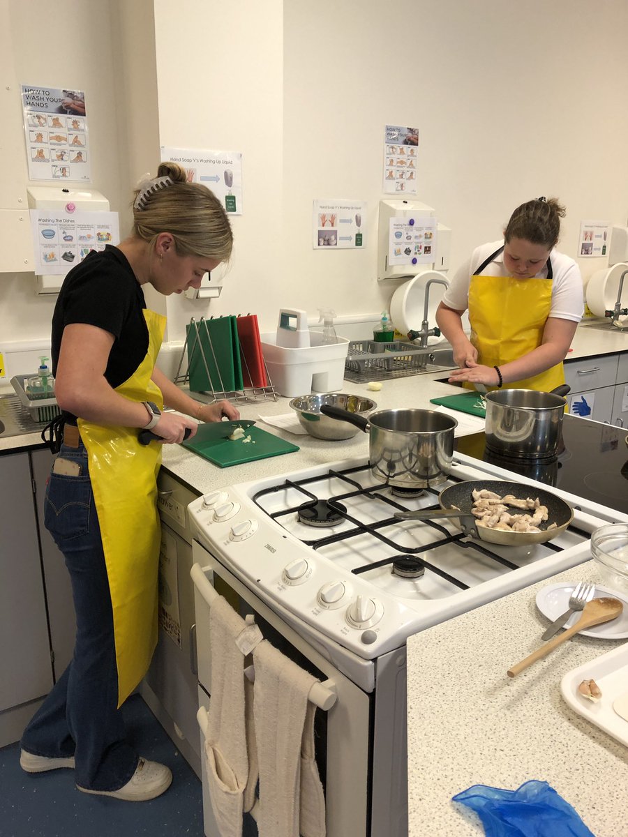 LornshillEnt's tweet photo. Lovely to see our P7 families βCooking with Lornshillβ #transition #Clackscats #lormshill https://t.co/pI5nAU0Dxx