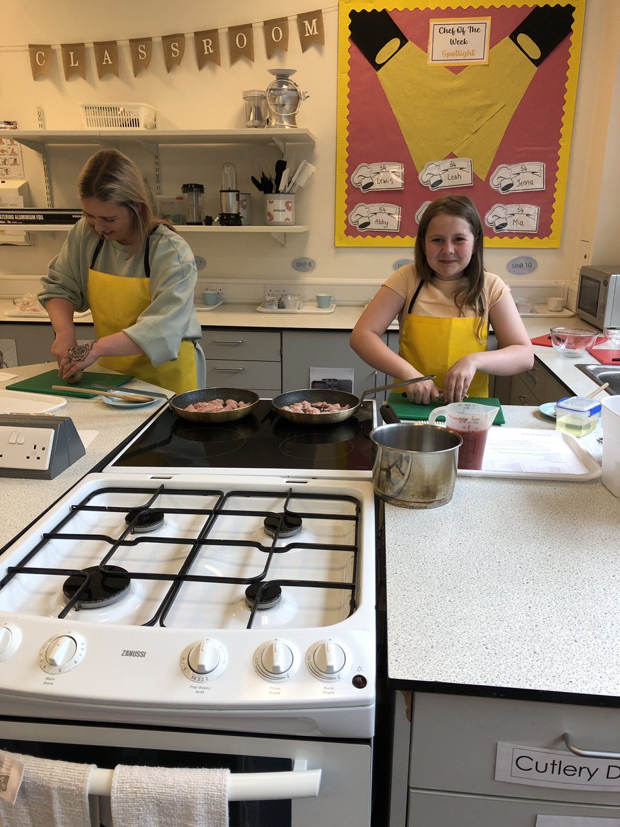 LornshillEnt's tweet photo. Lovely to see our P7 families βCooking with Lornshillβ #transition #Clackscats #lormshill https://t.co/pI5nAU0Dxx