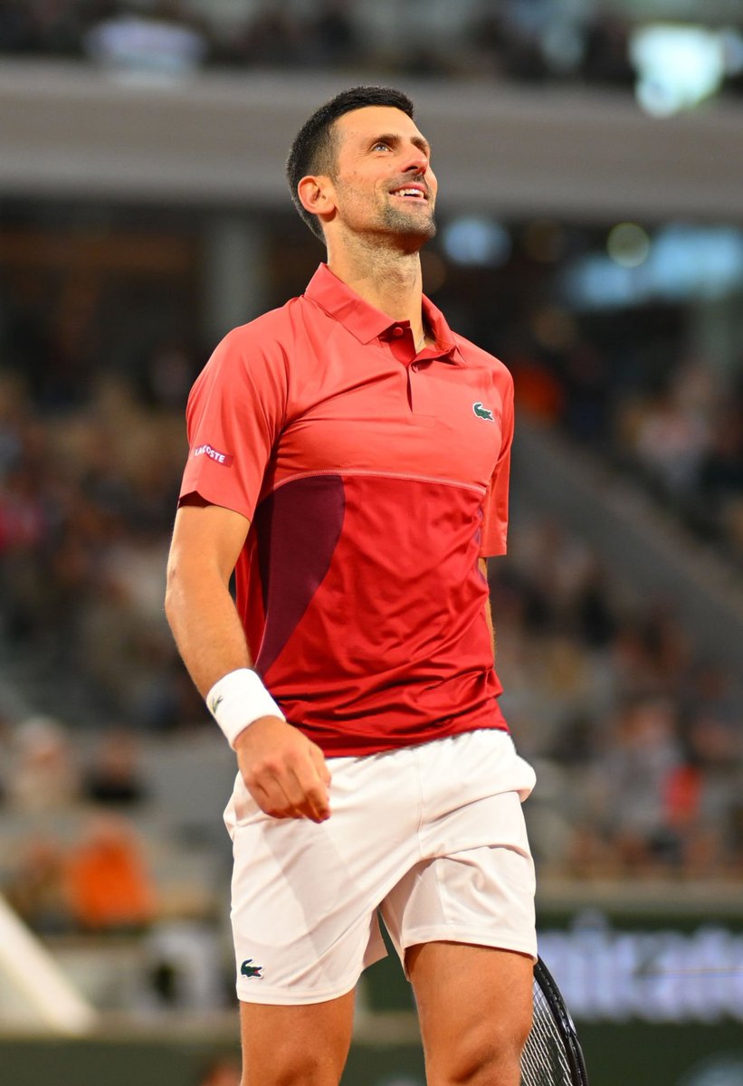 El partido de Djokovic hoy es de los que pueden meter miedo a los demás. Sin duda, para mí, el mejor Novak de todo 2024. Y solo es la segunda ronda de #RolandGarros. Ojito con la progresión del serbio en este torneo.